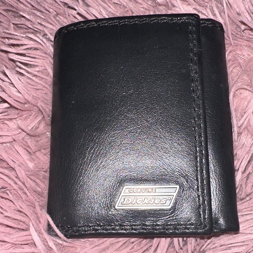 Dickies Genuine Black Leather Card Holder
